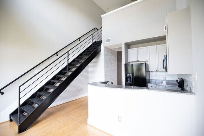 Building Photo - 115 E Park Avenue UNIT 419