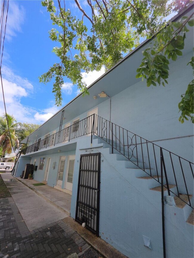 Building Photo - 1152 NW 6th St