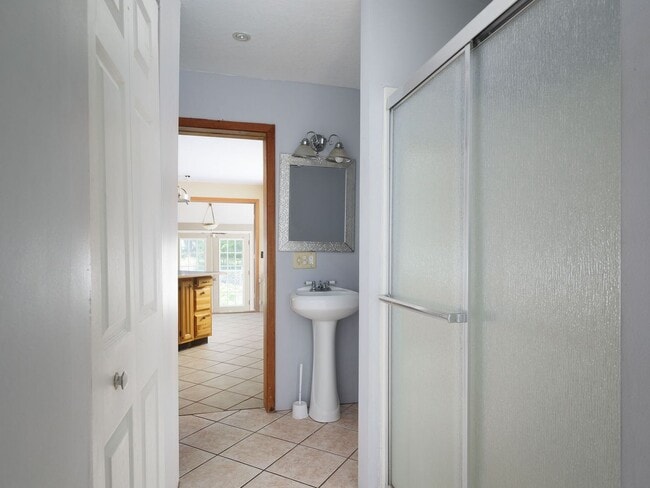 Building Photo - Charming and spacious 4-bedroom, 2 full bath home located in the City of Watertown.