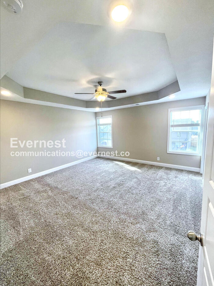 Building Photo - 1135 Eagle's View Dr
