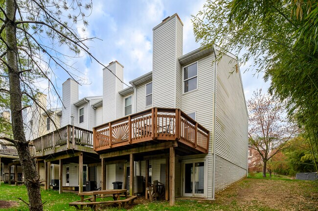 Building Photo - 1 Lanhill Ct