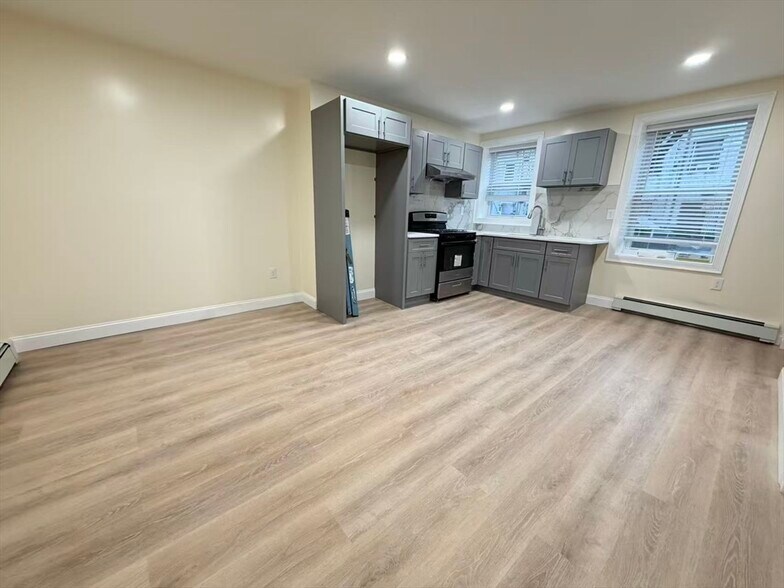 Building Photo - 17 Hudson St