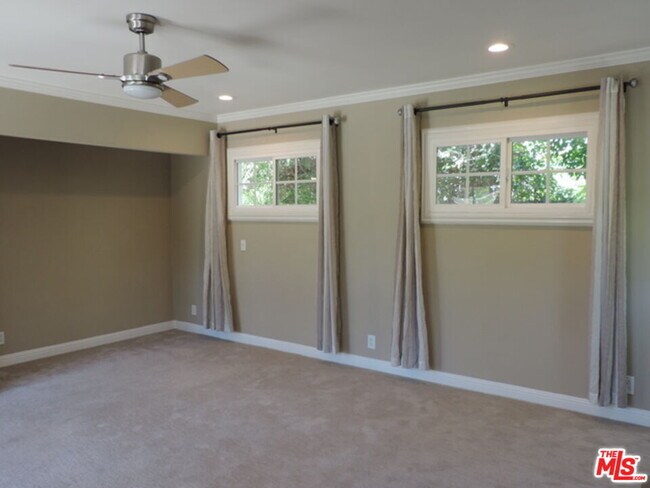 Building Photo - 5039 Rubio Ave