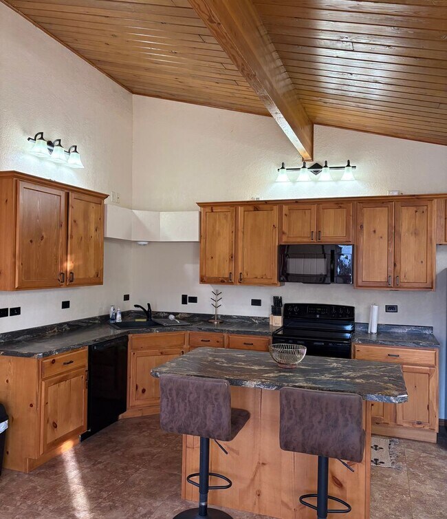 Building Photo - 1810 4th Ave NW