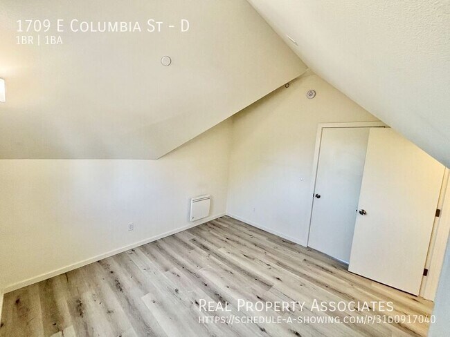 Building Photo - 1709 E Columbia St