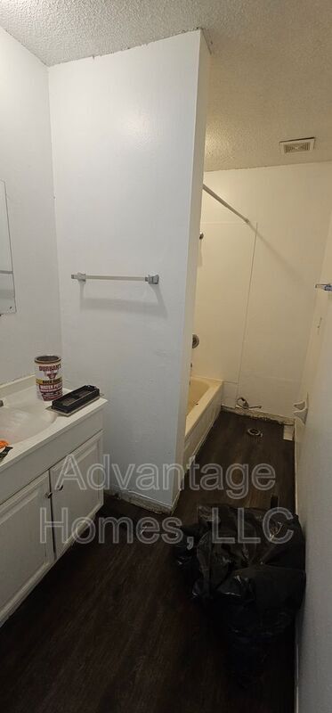 Building Photo - 721 N 70th Terrace