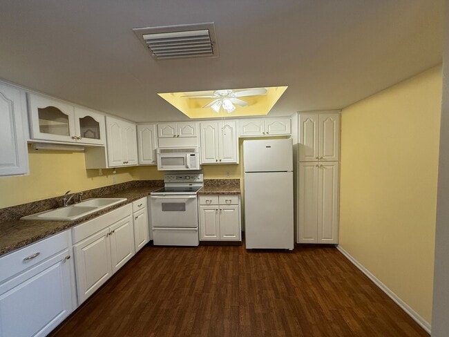 Building Photo - CONCORD VILLAGE 1/1 SPACIOUS 820 SF CONDO