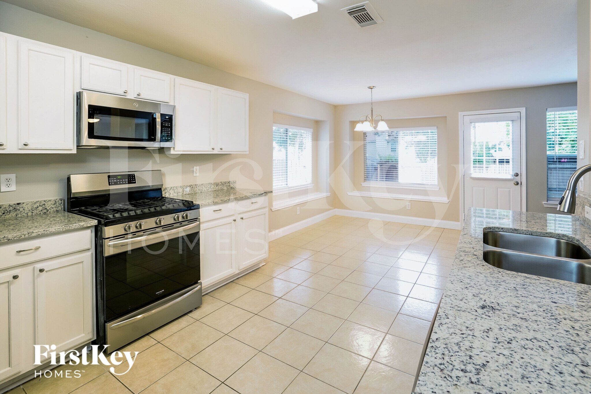 Building Photo - 28618 Hidden Cove Dr