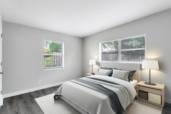 Building Photo - 1511 E Kaley St