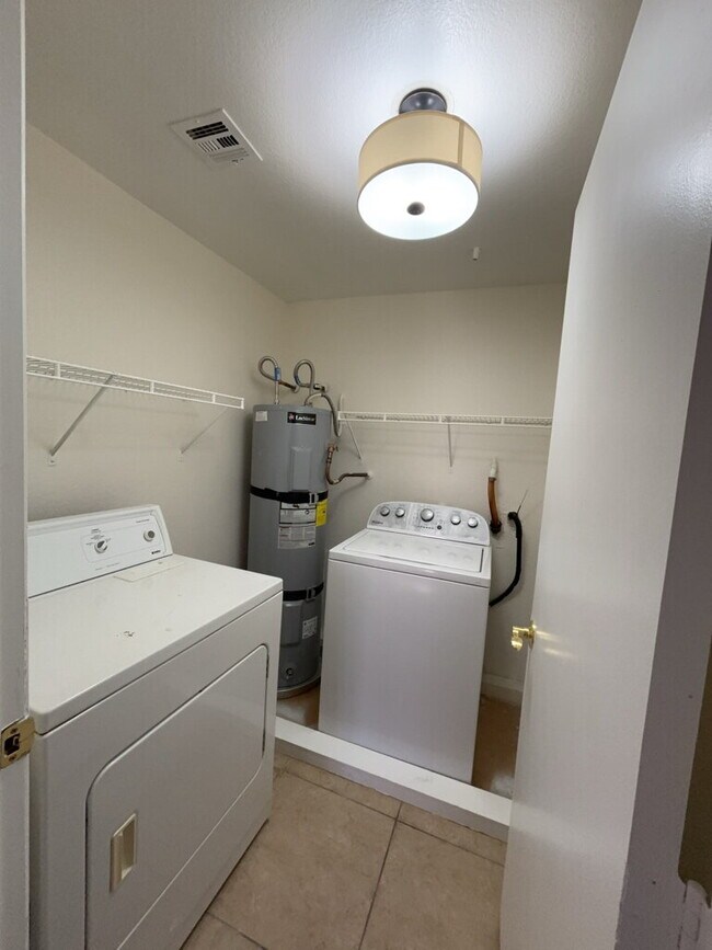 Building Photo - COZY 2 BEDROOM 2 FULL BATH CONDO LOCATED ON SECOND LEVEL