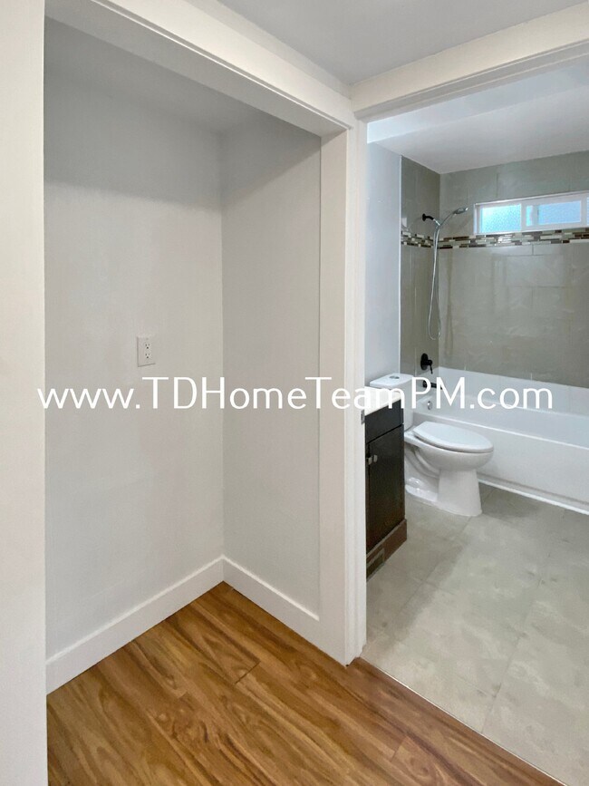 Building Photo - Charming 3-Bed Home with Granite Counterto...