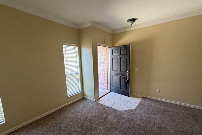 Building Photo - 2 Bed 1.5 Bath Bethany Schools