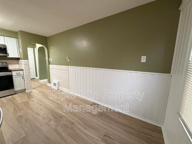 Building Photo - 8138 Blanchard Dr