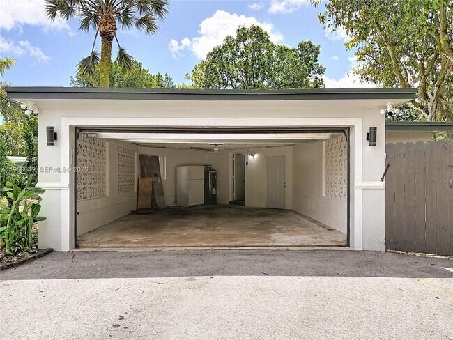 Building Photo - 4330 SW 7th St