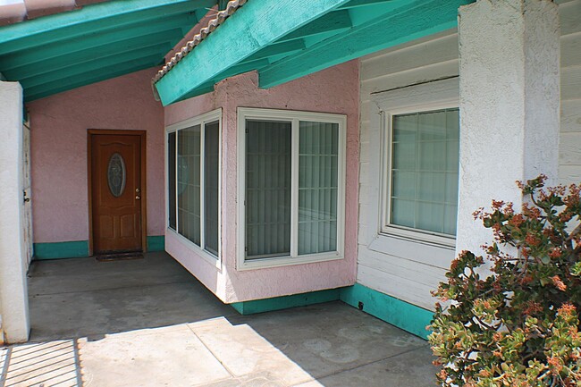 Building Photo - Newly Updated 4 bedroom home for Rent.