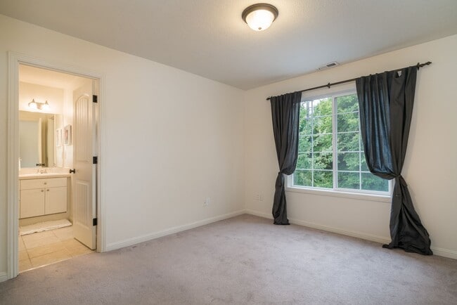 Building Photo - 4920 SW Slavin Rd