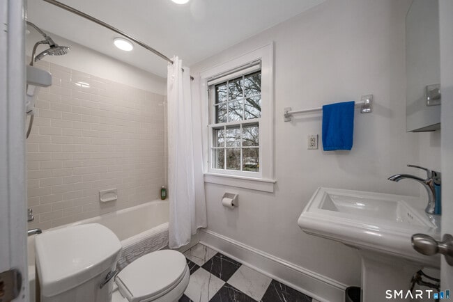 Building Photo - 99 Bay View Ave