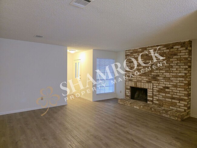 Building Photo - 3/2 Duplex in Waco ISD!