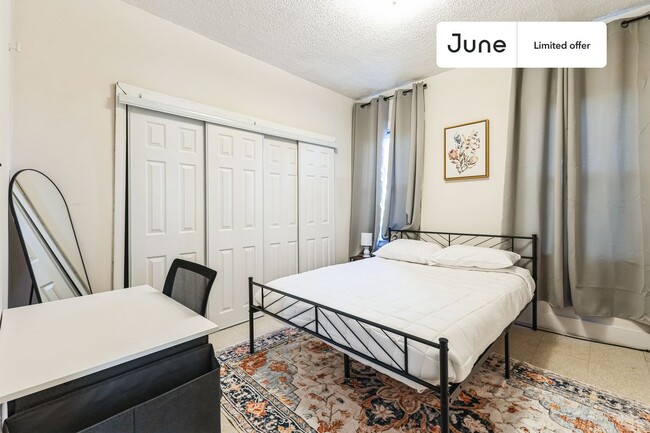 Primary Photo - Private bedroom in 5 bed/1 bath Home