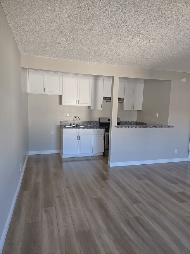 Building Photo - 8936 Cedros Ave