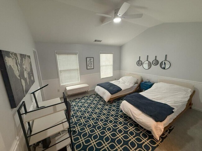 Building Photo - 3659 Chicago St NW