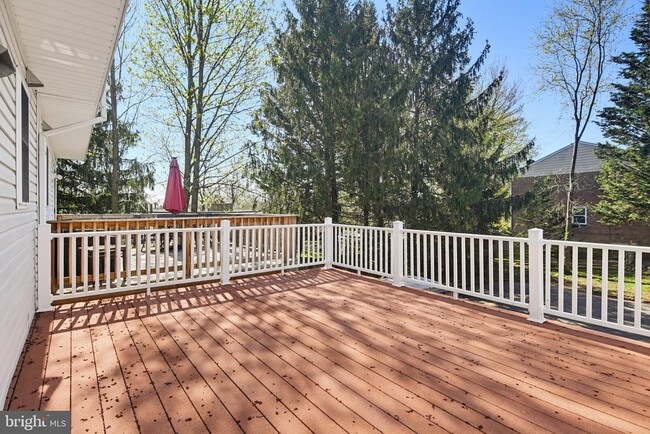 Building Photo - 206 N Towne Ct