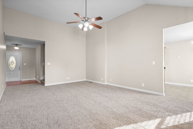Building Photo - Pet Friendly Three Bedroom with Bonus!