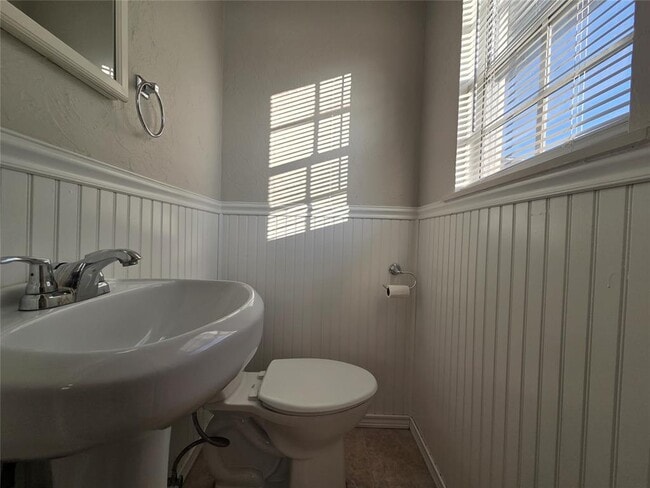 Building Photo - 1917 Treat Dr