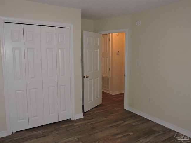 Building Photo - 2513 Gulf Breeze Ave