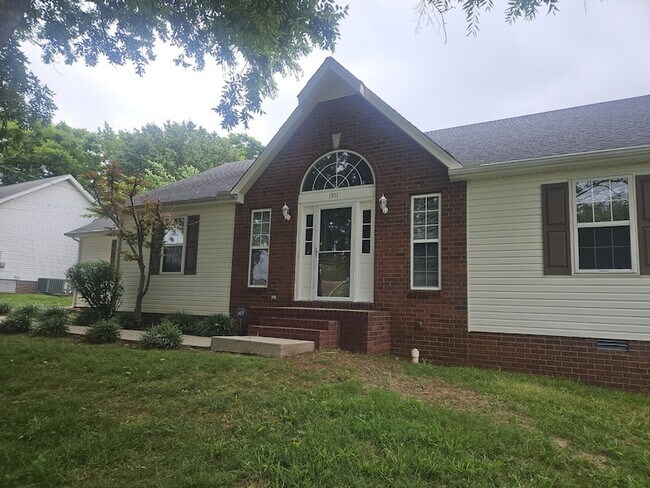 Building Photo - 1911 Pecan Ridge Dr