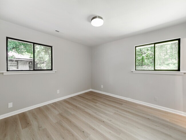 Building Photo - 4925 Springview Rd