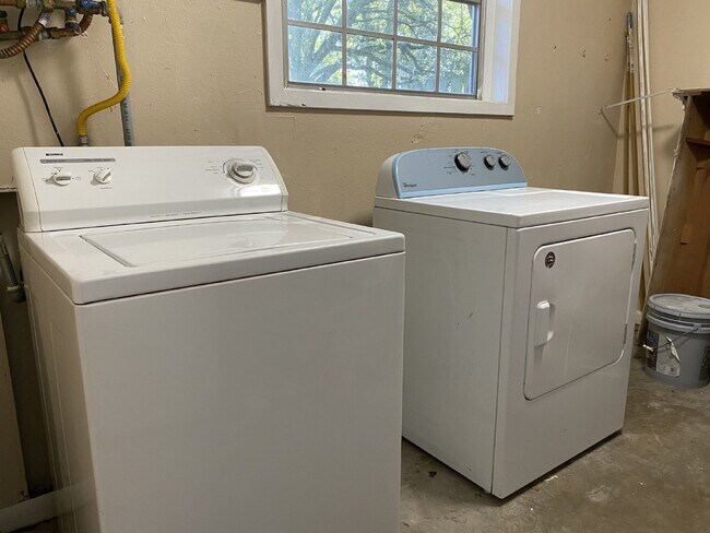 Building Photo - Charming 2 Bedroom Rental with Wood Floors in Port Allen!