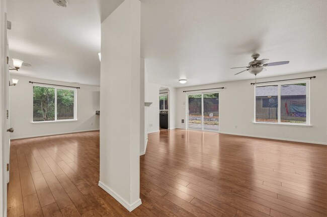Building Photo - Beautifully Updated 3-Bedroom Rambler with Open Floor Plan & Private Fenced Yard