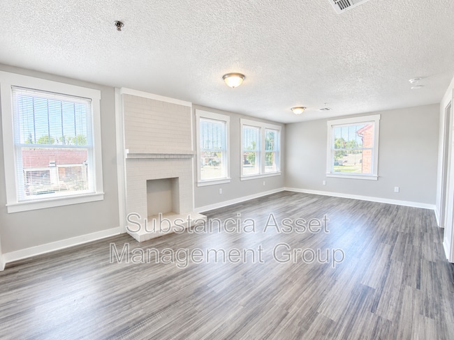 Building Photo - 727 Culbertson Dr