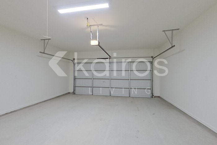 Building Photo - 102 Rainfall Ln