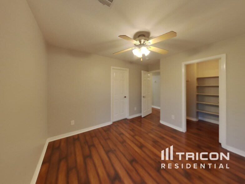 Building Photo - 5947 Varese Dr