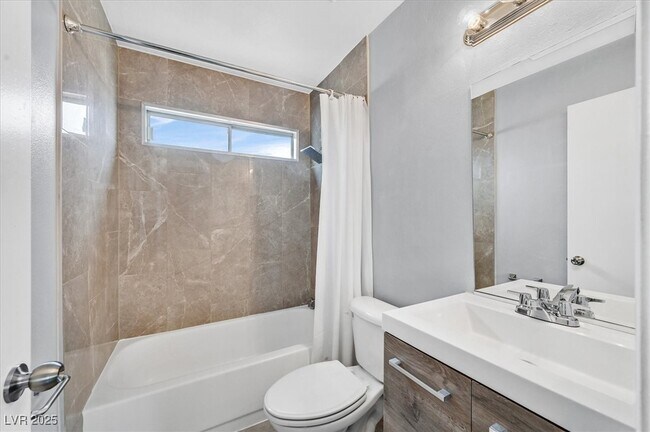 Building Photo - 262 Westwind Rd