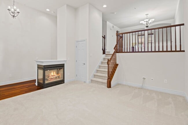Building Photo - PRIVATE TOWNHOME NEAR DOWNTOWN STROLL TO E...