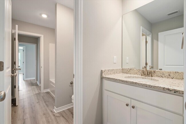 Building Photo - 4 Bedroom Beauty in Foley
