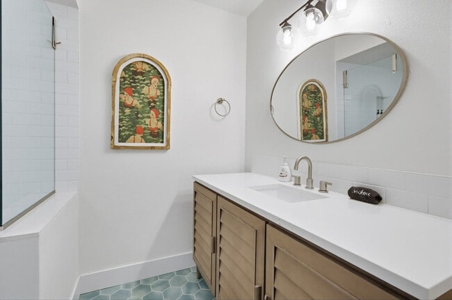 Building Photo - 521 S Sierra Ave