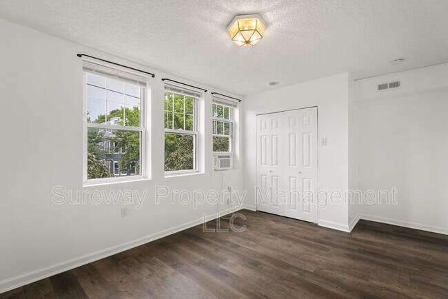 Building Photo - 1036 Collings Ave