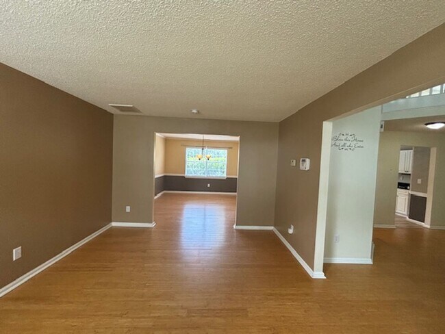 Building Photo - 3301 Sacramento Dr