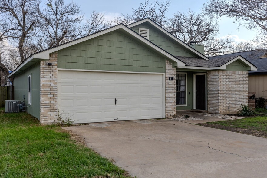 Building Photo - 1611 Somerset Dr