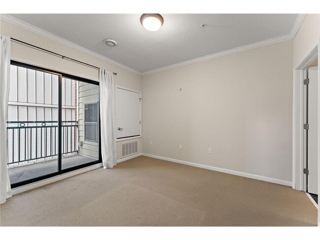 Building Photo - 270 4th St E