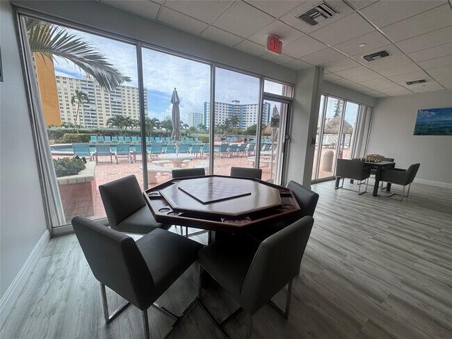 Building Photo - 405 N Ocean Blvd