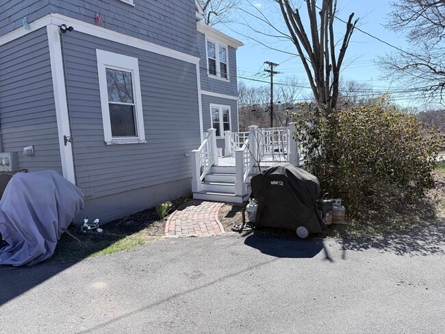 Building Photo - 359 Village St