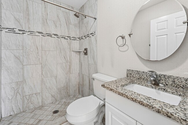 Building Photo - 915 Stonegate Dr