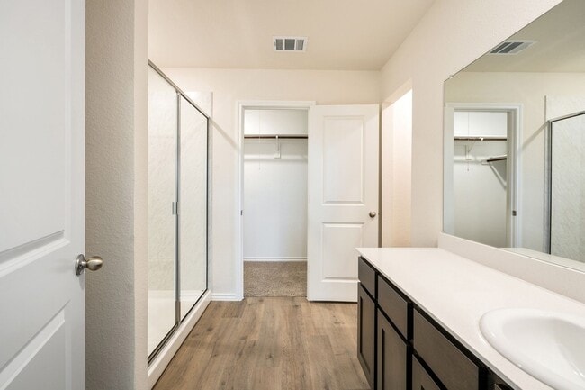 Building Photo - 1324 Stuarts Frst Dr