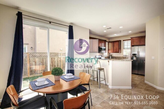 Building Photo - 734 Equinox Loop