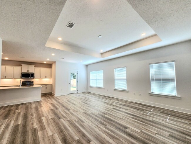 Building Photo - Beautiful new 4/2 home available in Greenb...